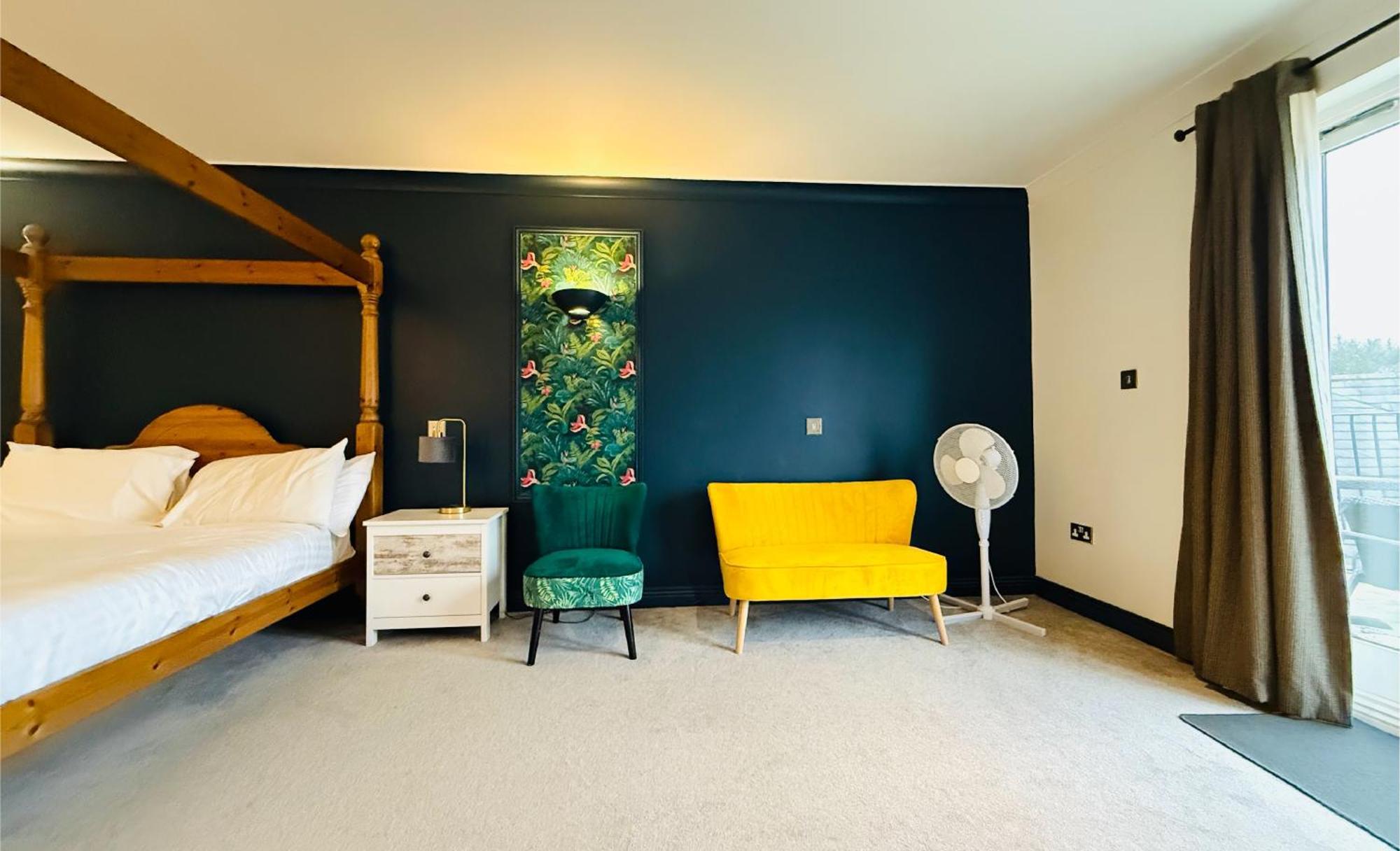 Hustyns Hotel Saint Wenn Bagian luar foto