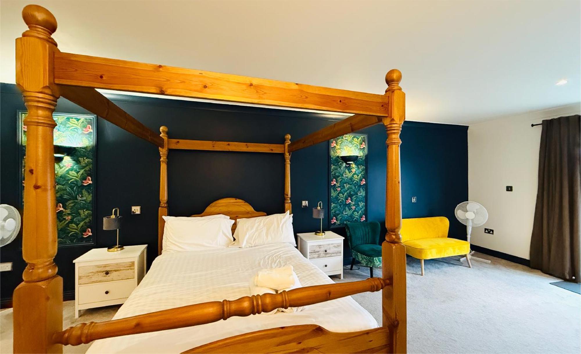 Hustyns Hotel Saint Wenn Bagian luar foto