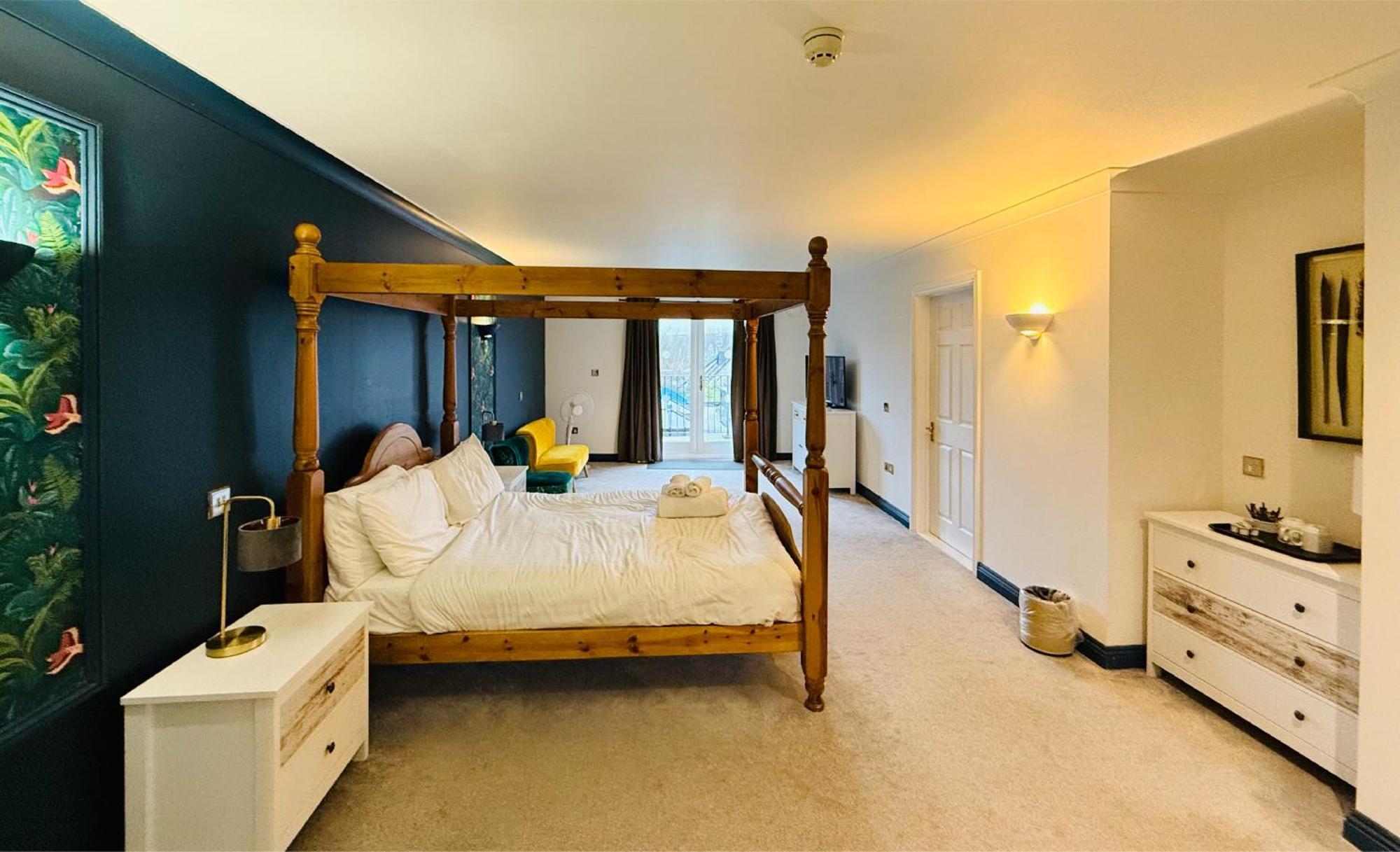 Hustyns Hotel Saint Wenn Bagian luar foto