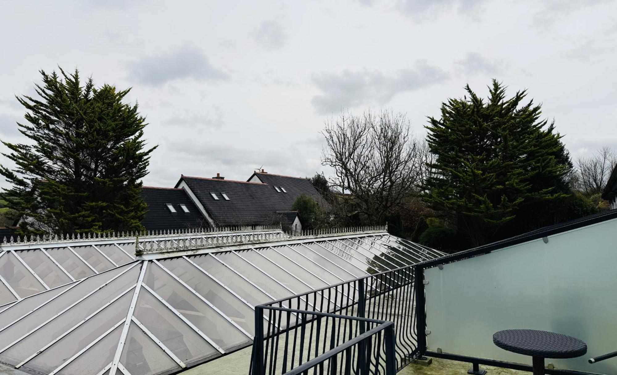 Hustyns Hotel Saint Wenn Bagian luar foto