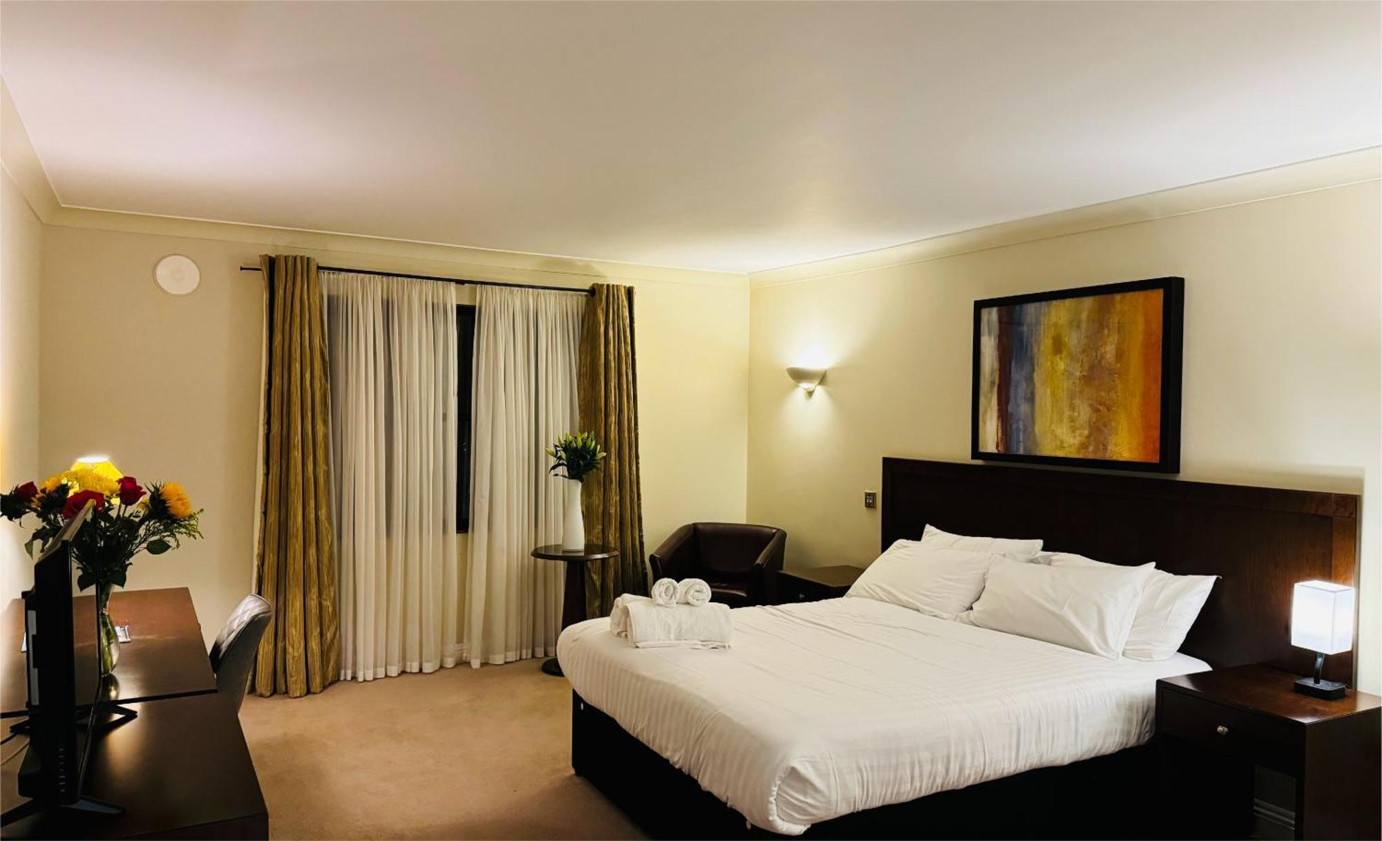 Hustyns Hotel Saint Wenn Bagian luar foto