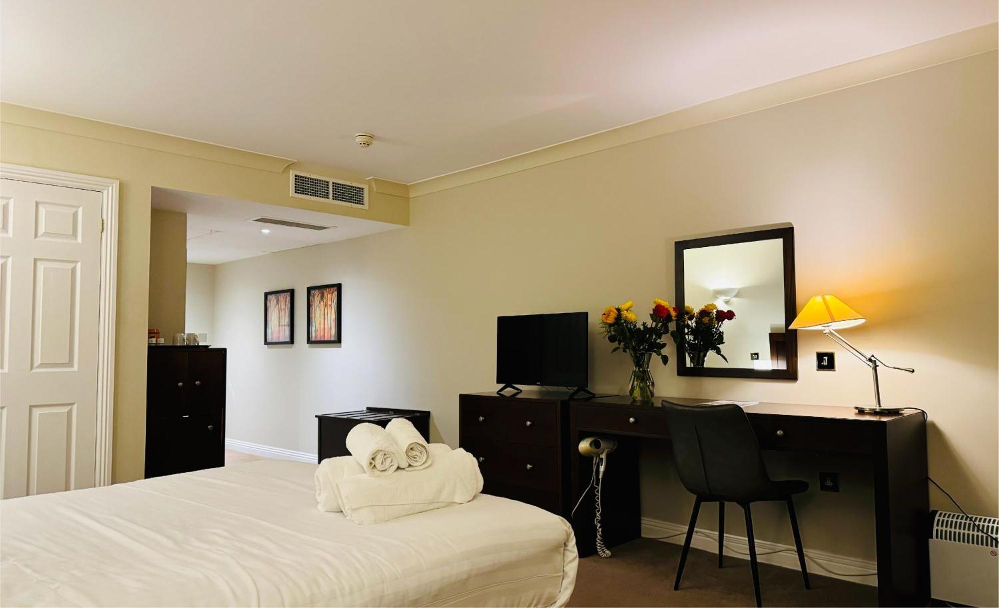 Hustyns Hotel Saint Wenn Bagian luar foto