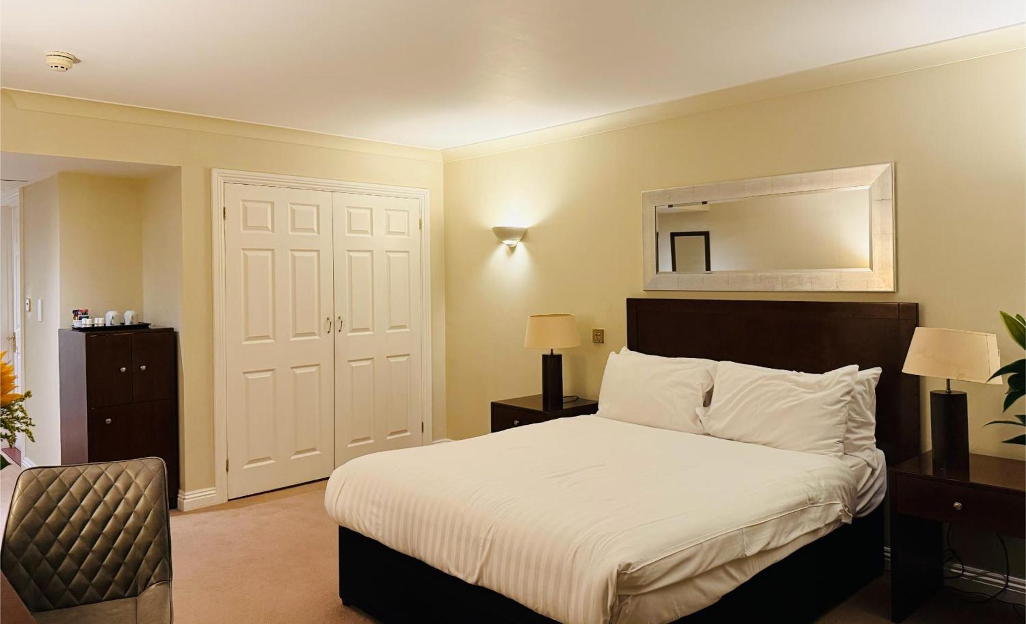 Hustyns Hotel Saint Wenn Bagian luar foto
