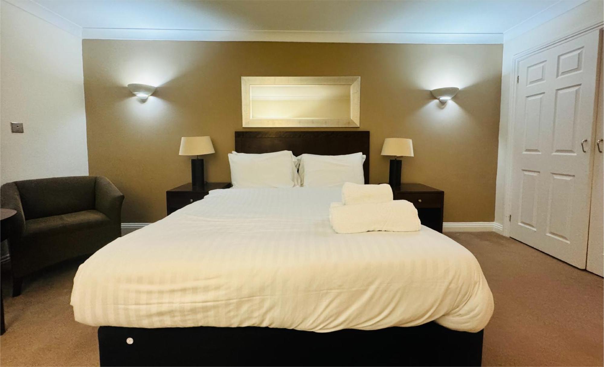 Hustyns Hotel Saint Wenn Bagian luar foto