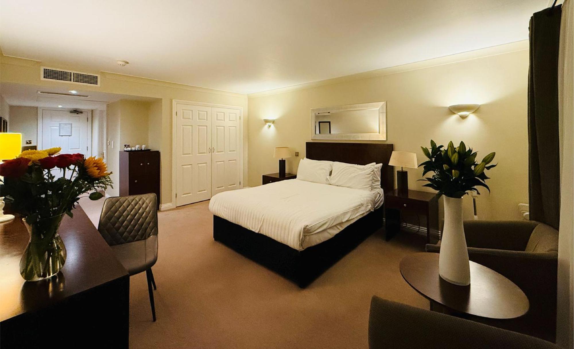 Hustyns Hotel Saint Wenn Bagian luar foto