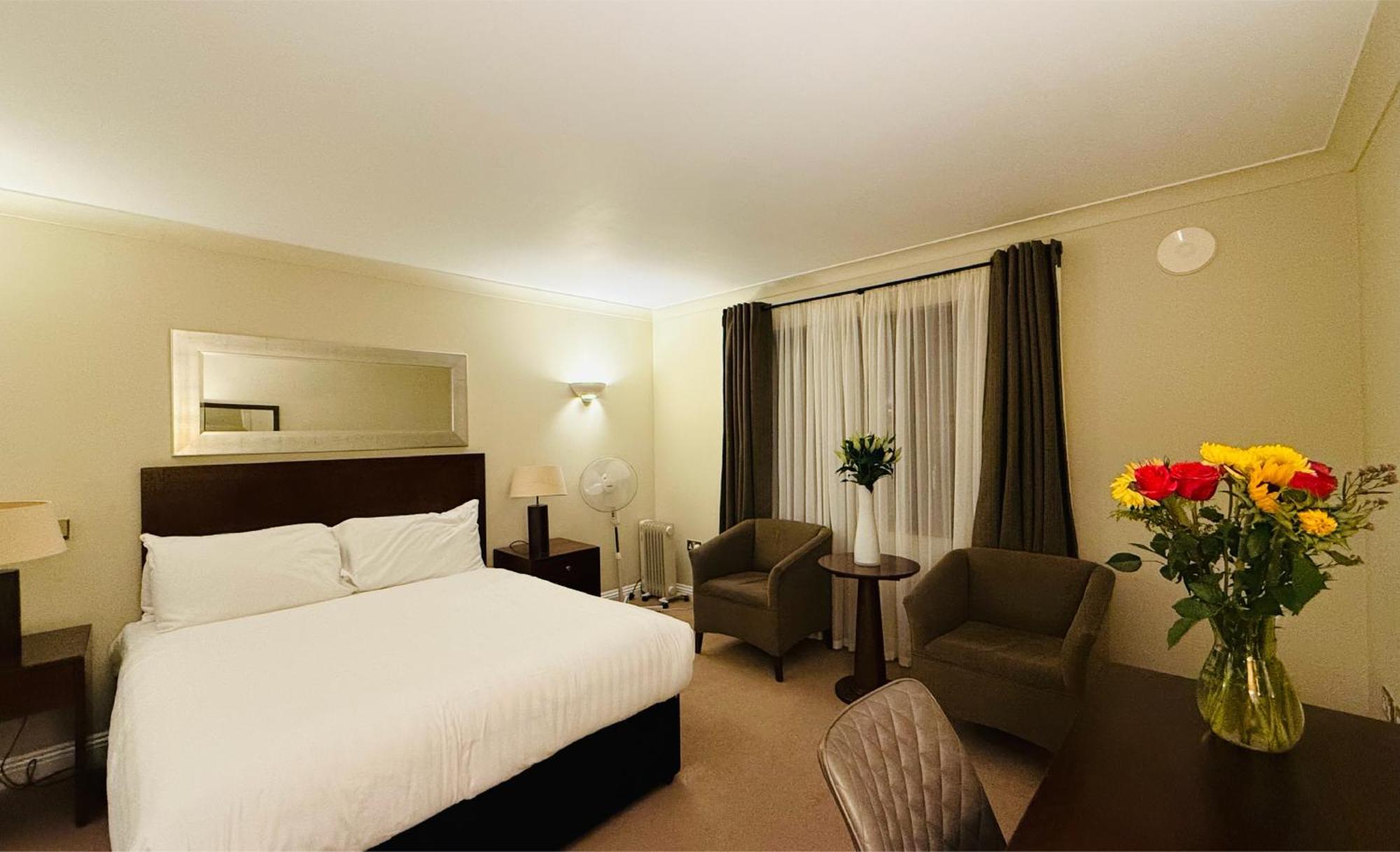 Hustyns Hotel Saint Wenn Bagian luar foto