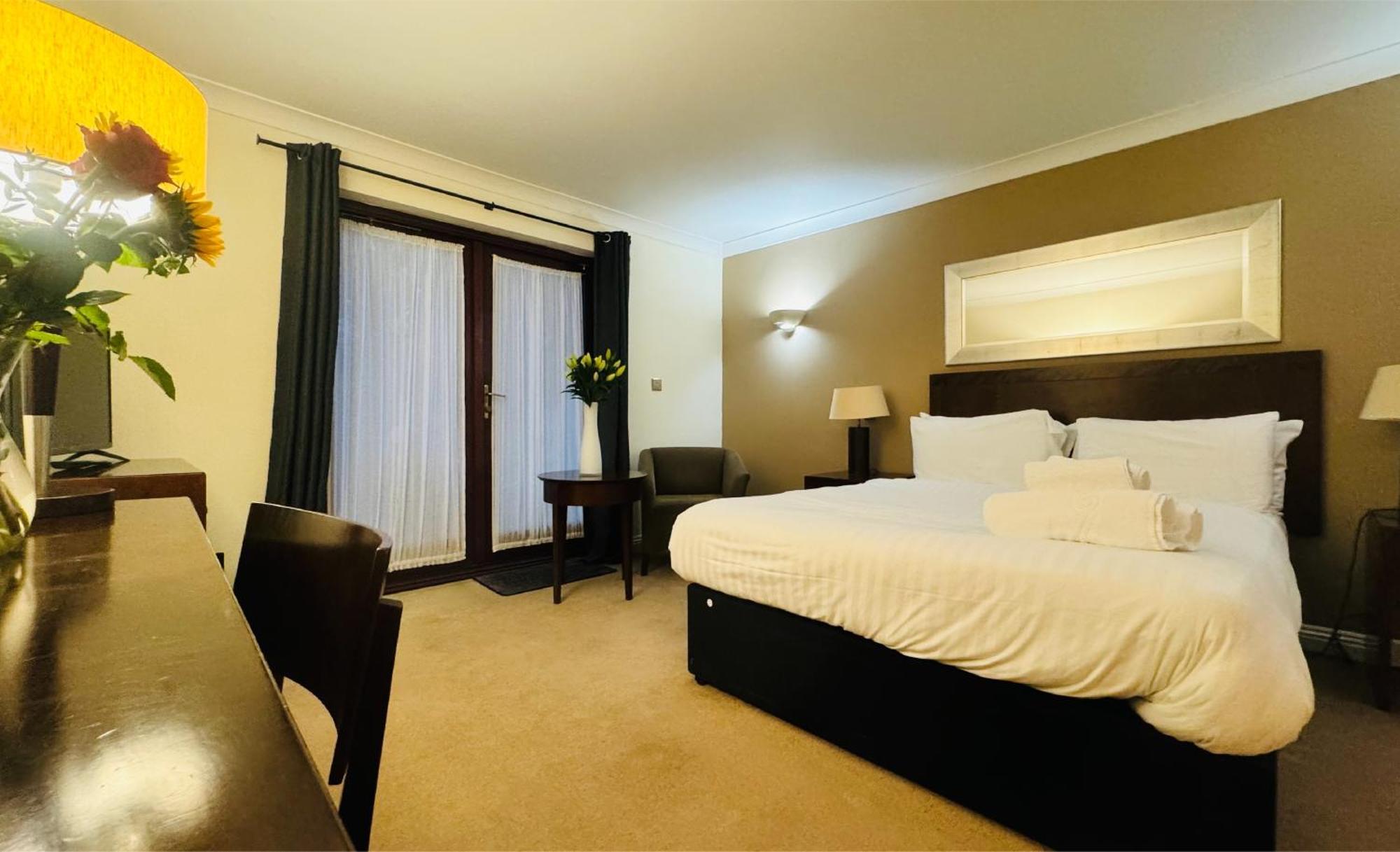 Hustyns Hotel Saint Wenn Bagian luar foto