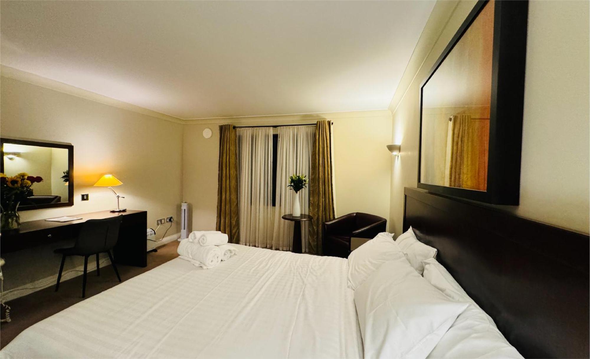 Hustyns Hotel Saint Wenn Bagian luar foto