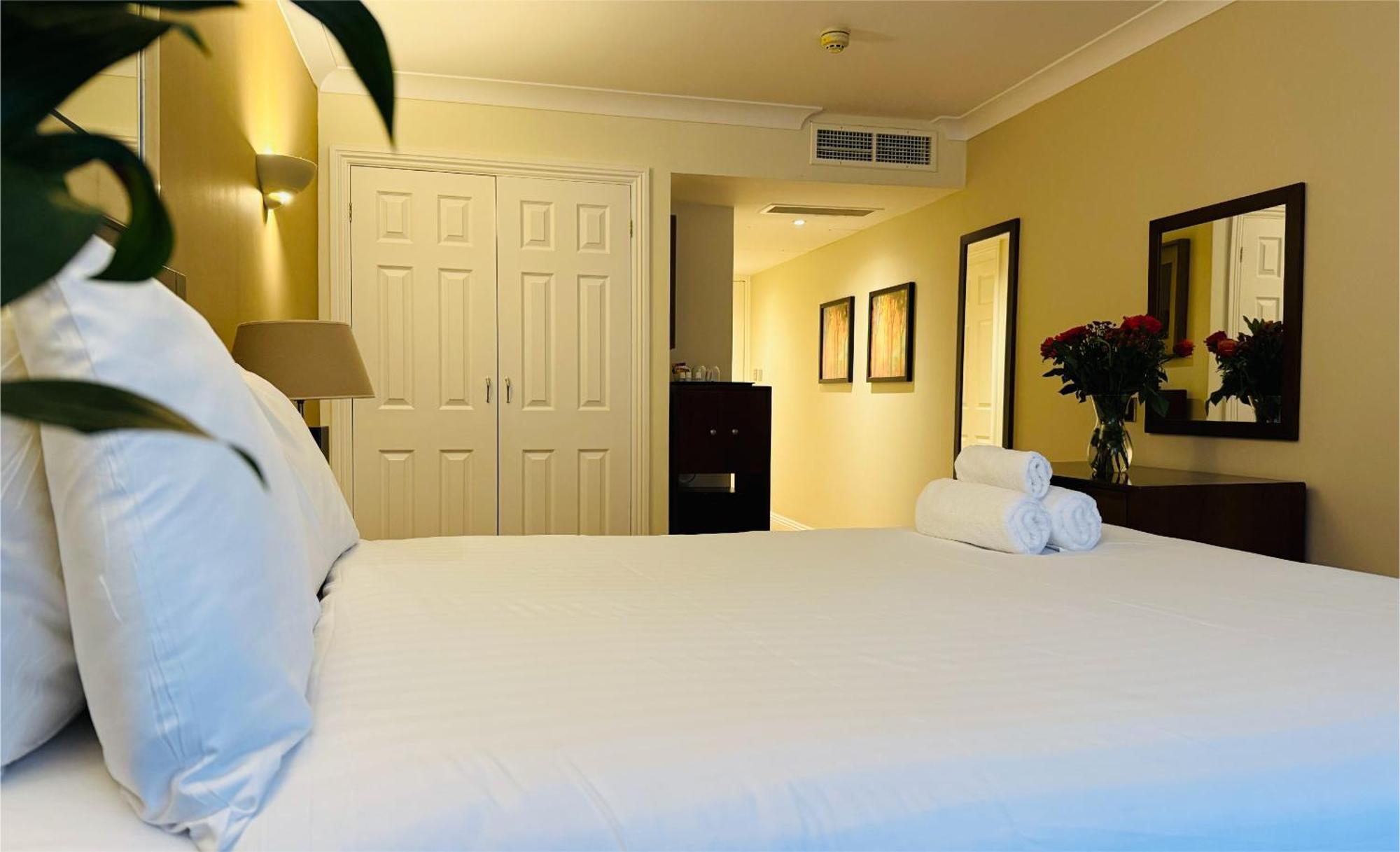 Hustyns Hotel Saint Wenn Bagian luar foto