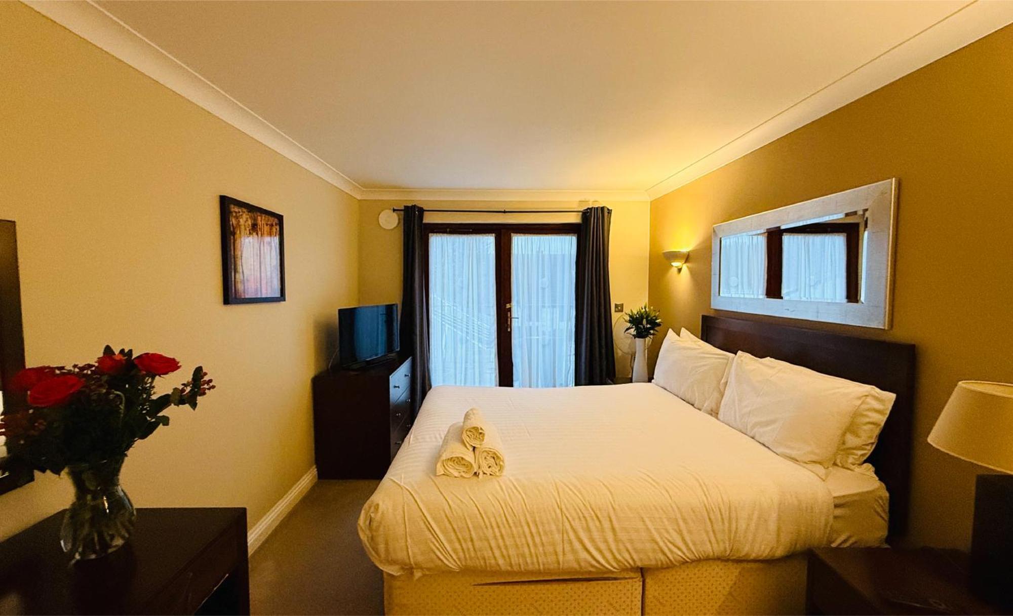 Hustyns Hotel Saint Wenn Bagian luar foto