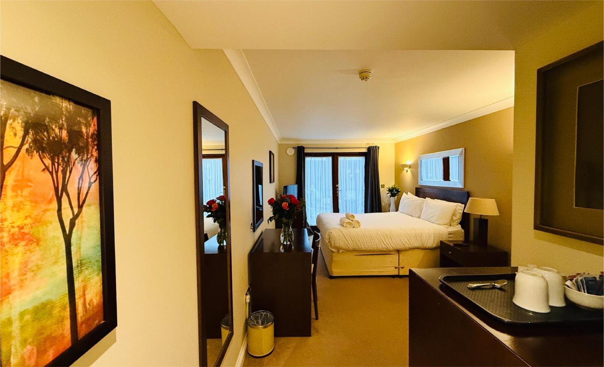 Hustyns Hotel Saint Wenn Bagian luar foto