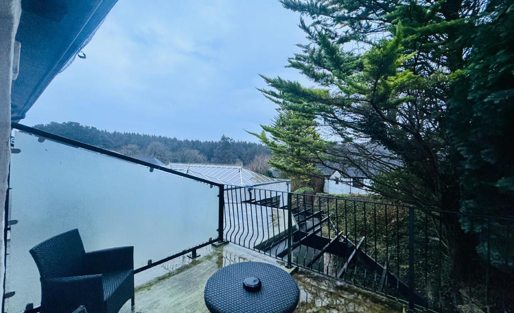 Hustyns Hotel Saint Wenn Bagian luar foto