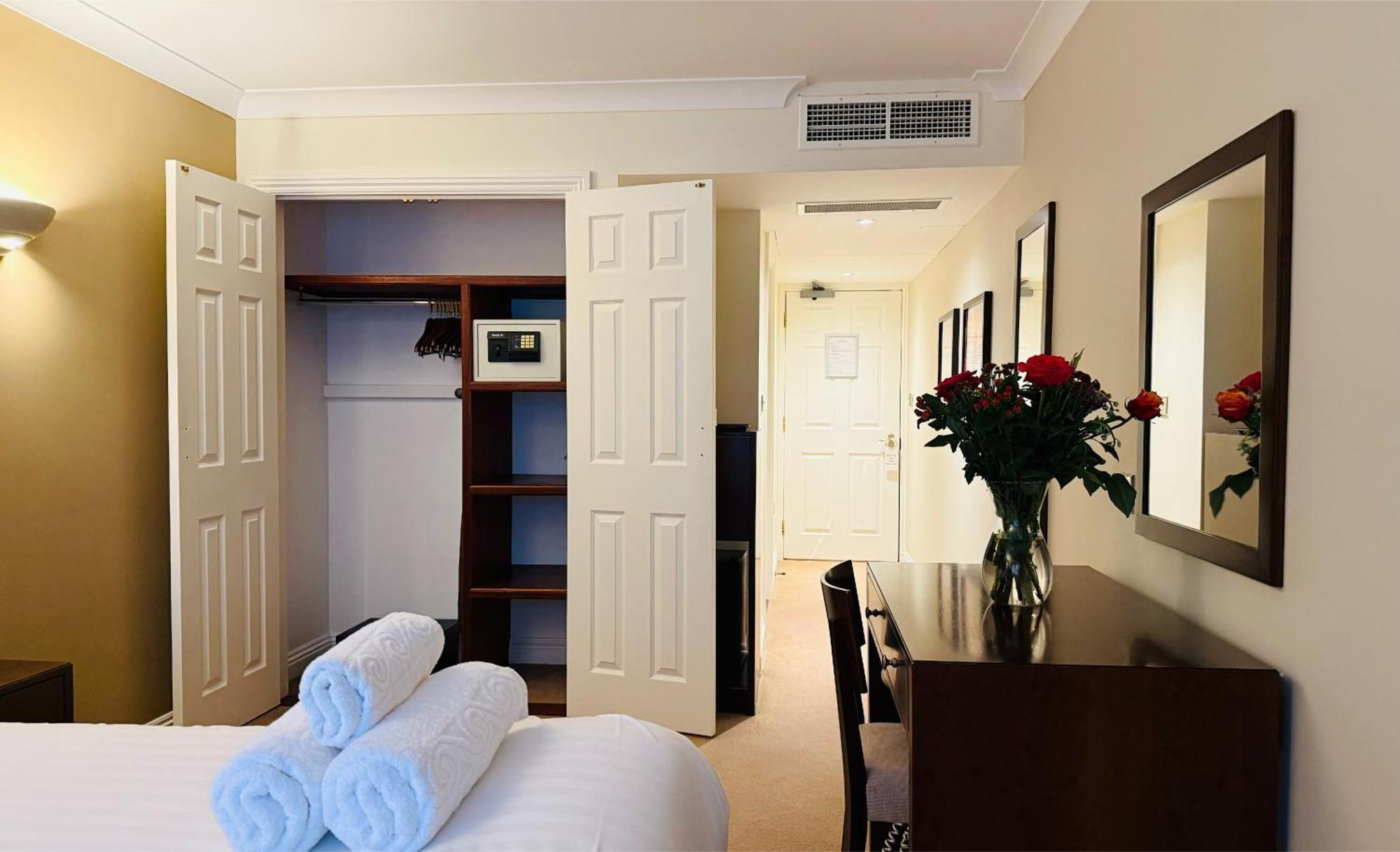 Hustyns Hotel Saint Wenn Bagian luar foto