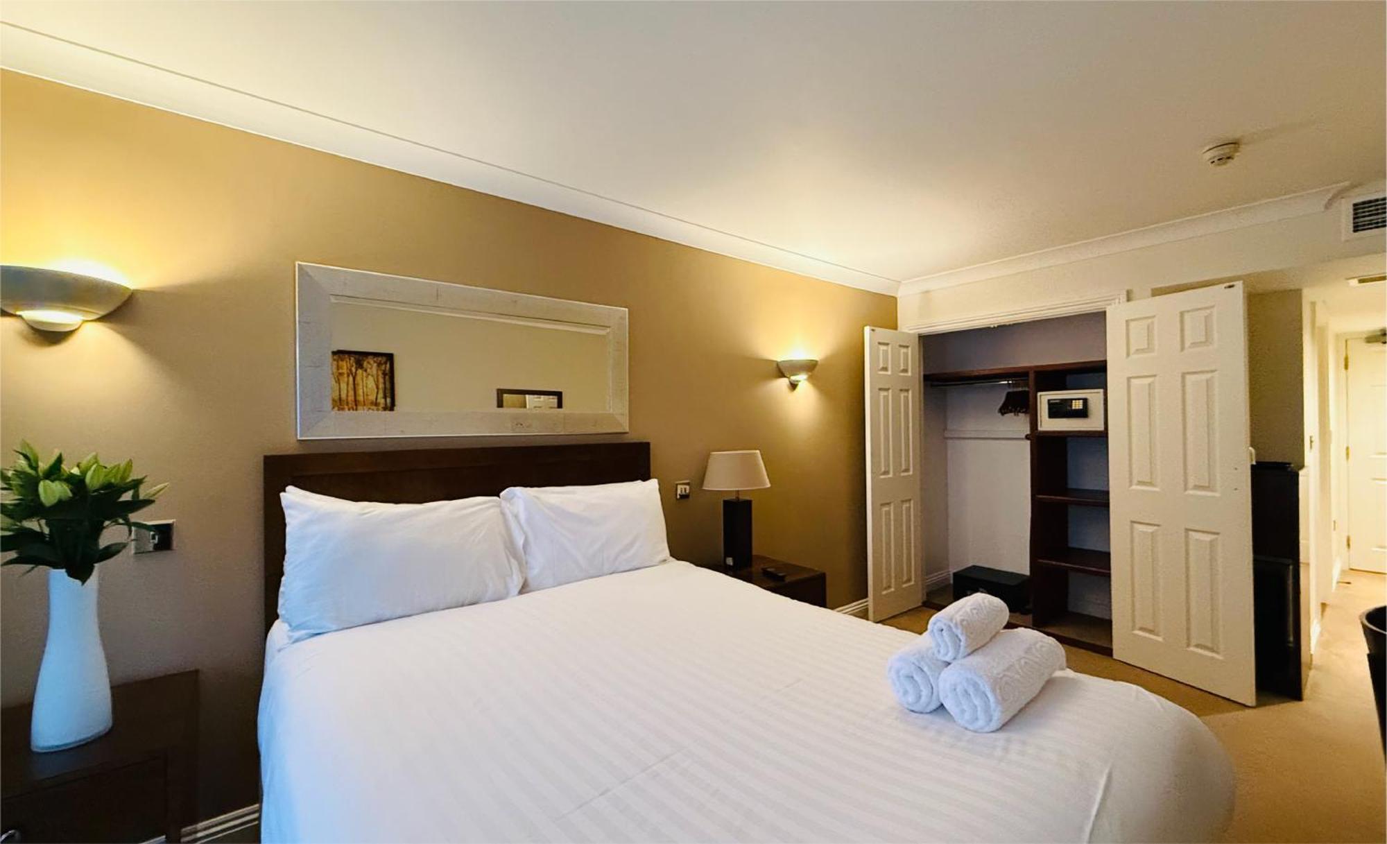 Hustyns Hotel Saint Wenn Bagian luar foto