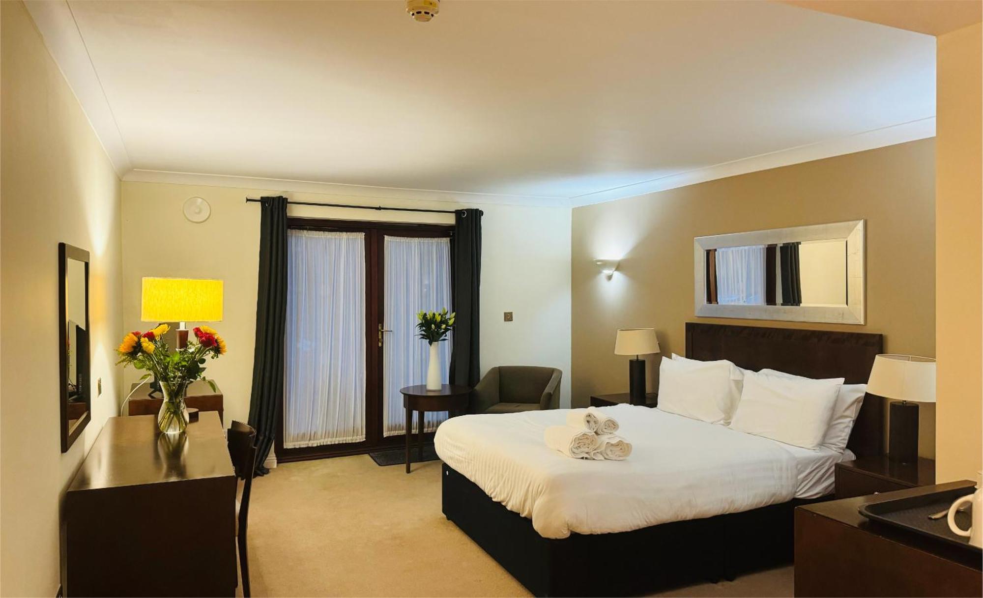 Hustyns Hotel Saint Wenn Bagian luar foto