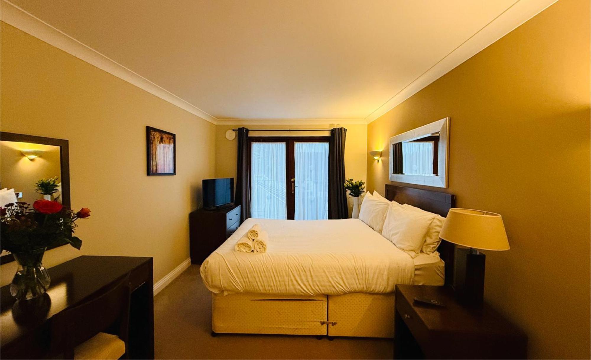 Hustyns Hotel Saint Wenn Bagian luar foto