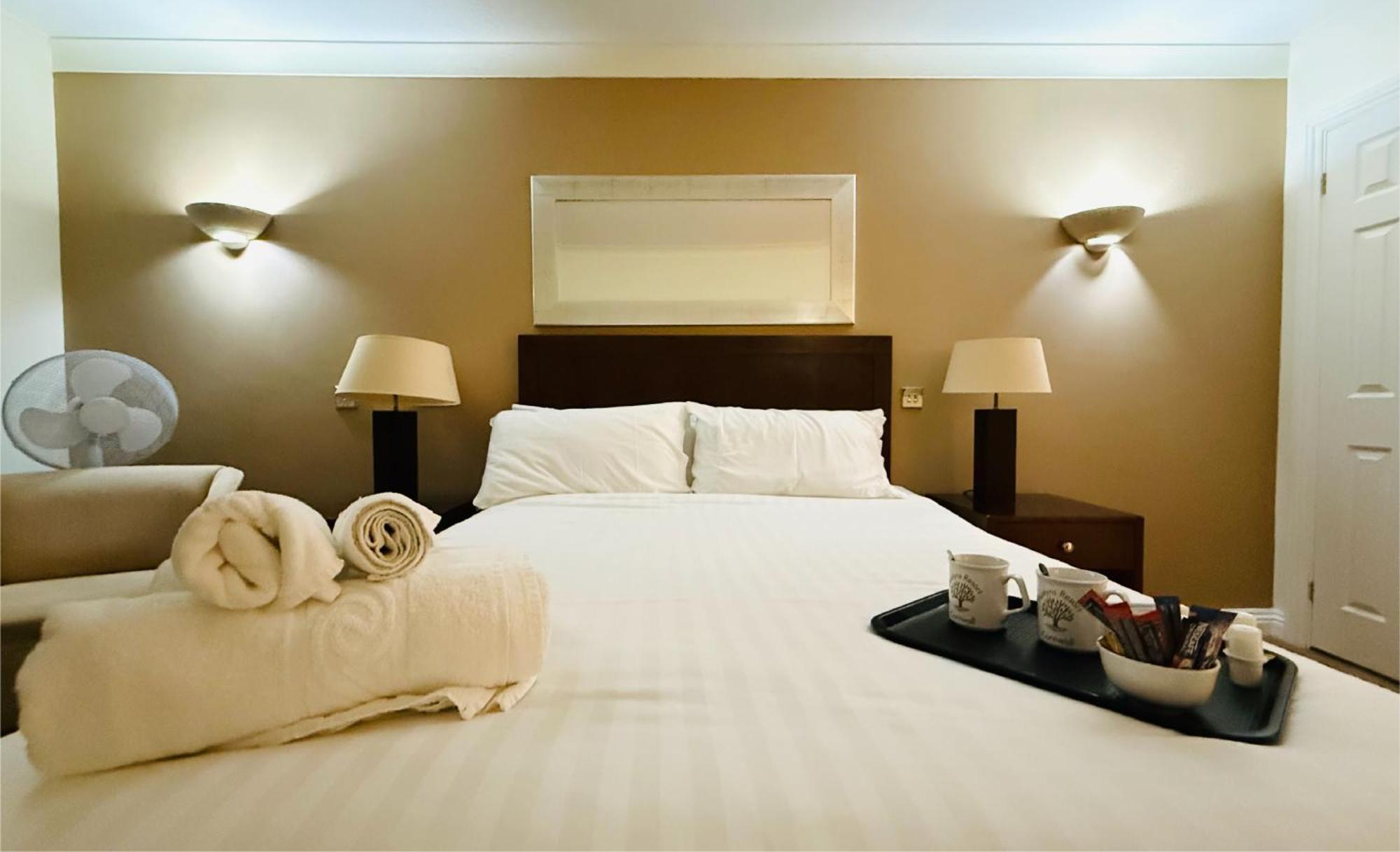 Hustyns Hotel Saint Wenn Bagian luar foto
