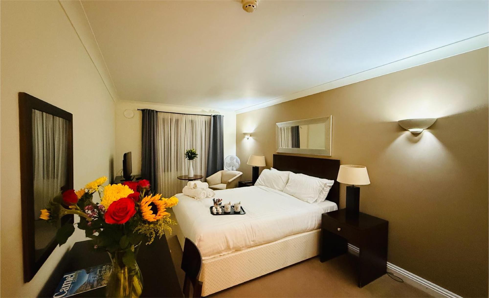 Hustyns Hotel Saint Wenn Bagian luar foto