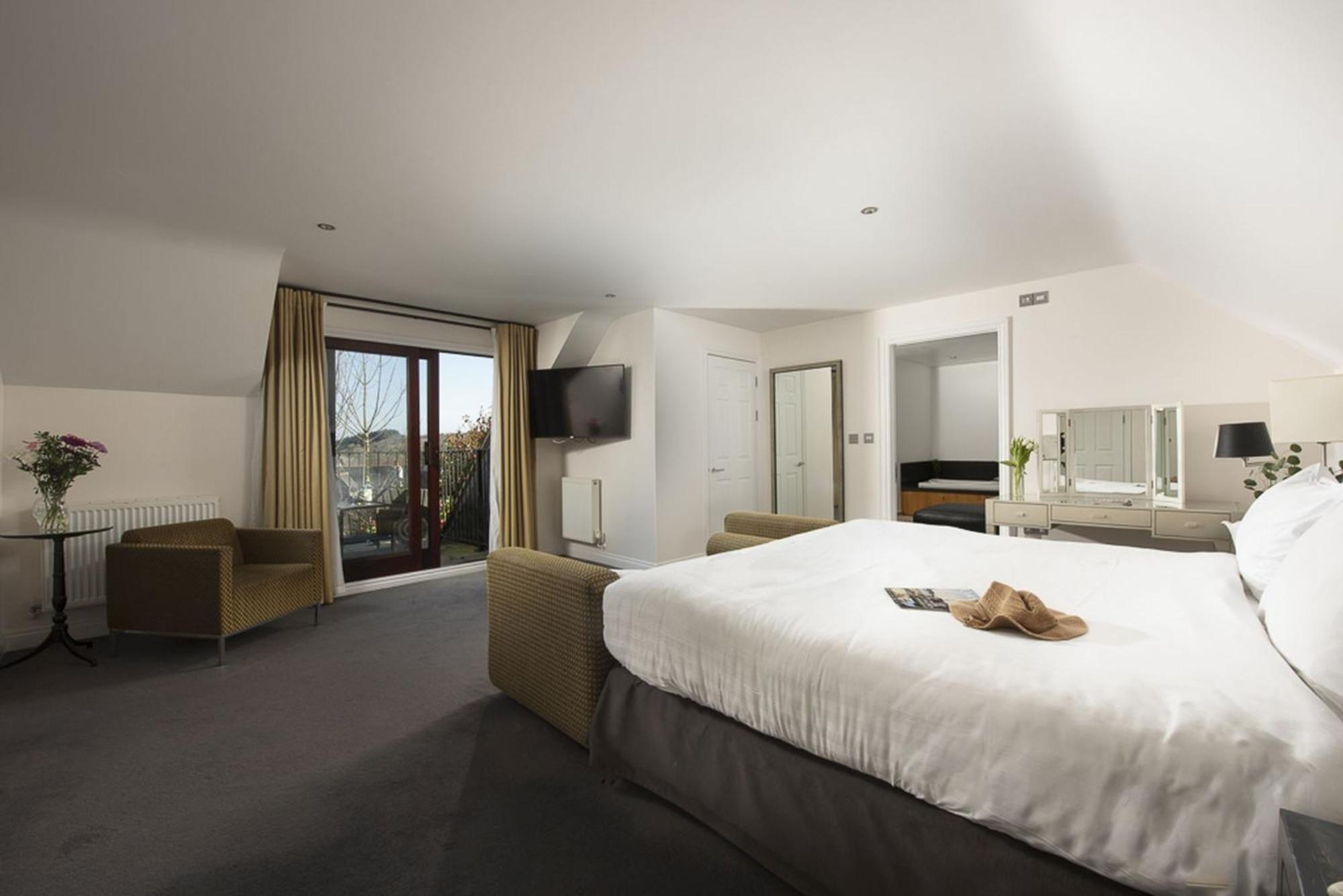 Hustyns Hotel Saint Wenn Bagian luar foto