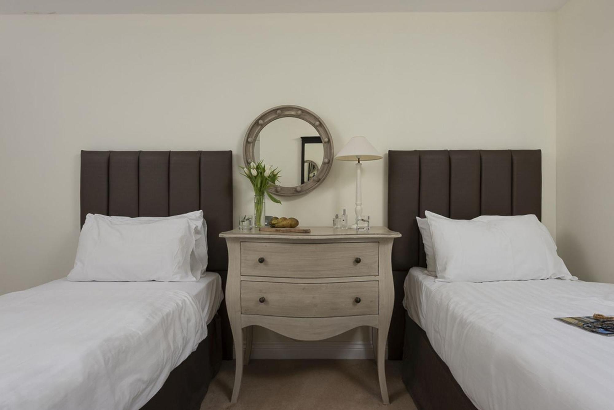 Hustyns Hotel Saint Wenn Bagian luar foto