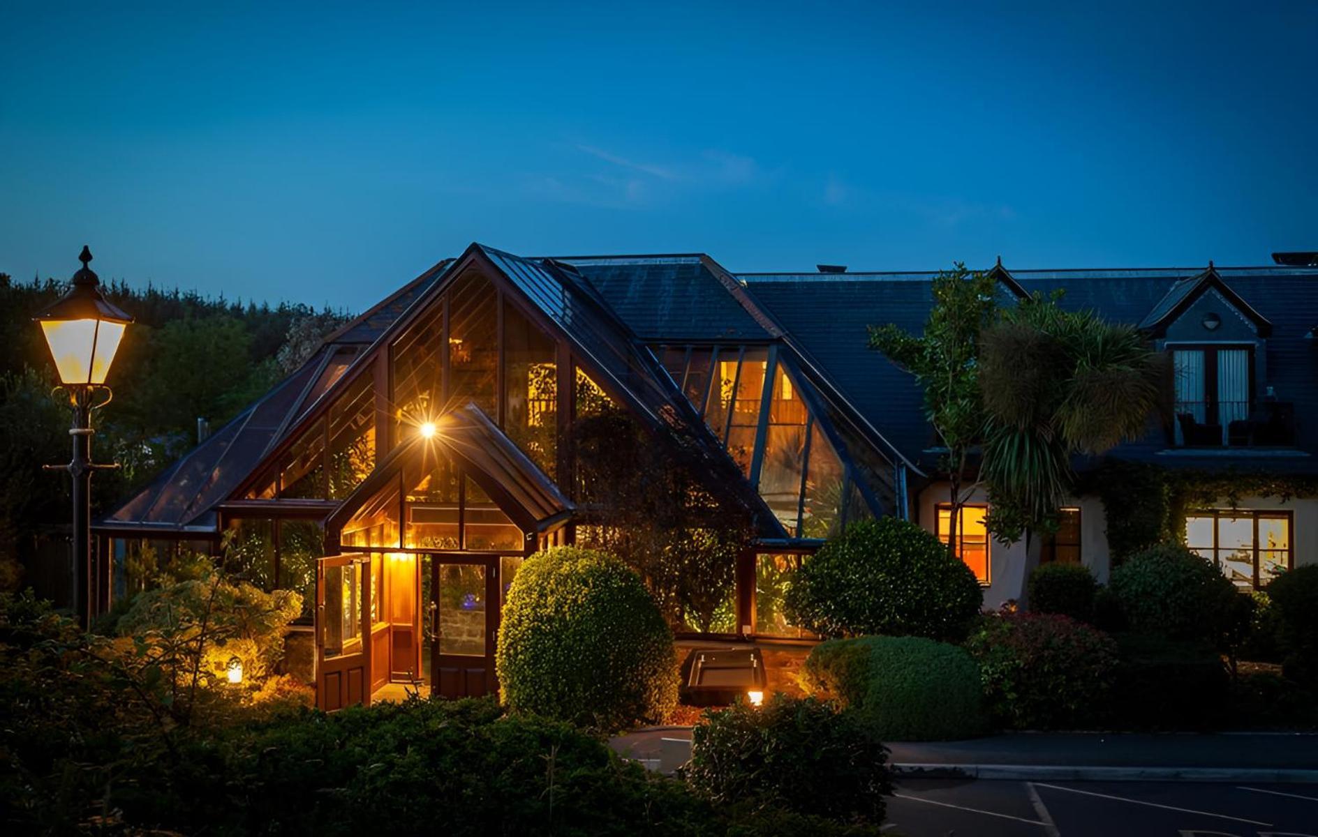 Hustyns Hotel Saint Wenn Bagian luar foto